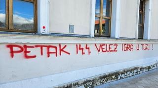 U Mostaru oštećene desetine fasada zbog navijača Veleža: "Sramota je ovo!"