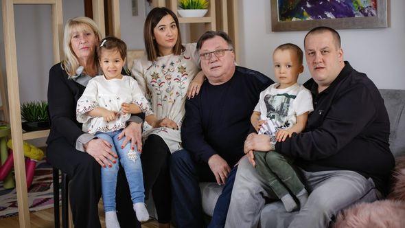 Halid s porodicom: Okružen najvažnijim osobama u životu   - Avaz