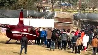 Helikopter sletio na teren, navijači tukli pilota i putnike