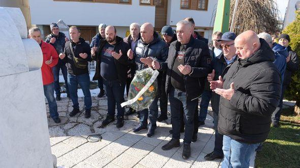 Delegacije su posjetile šehidsko mezarje na Kovačima - Avaz