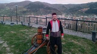 Adnan Efendić pucnjem iz topa svake večeri označava vrijeme iftara u Goraždu