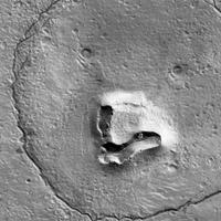 NASA je pronašla "lice medvjeda" na Marsu