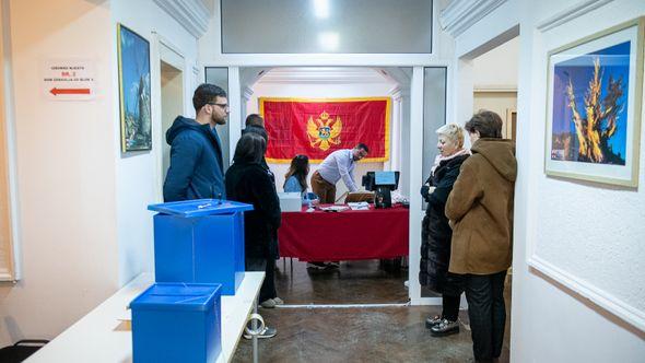 Glasanje u Crnoj Gori - Avaz