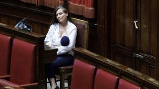 Italijanska poslanica dojila bebu u Parlamentu tokom glasanja