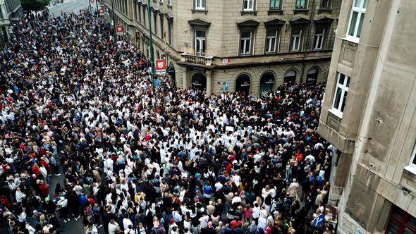Stotine građana na protestu za Azru Spahić - Avaz