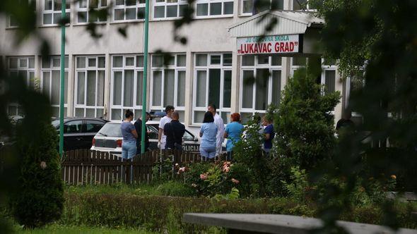  Lukavac: Učenik ispalio više metaka, pucao u učionici - Avaz