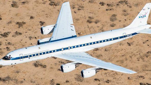 DC-8 američke agencije leti do osam sati bez prestanka – ponekad samo 15 metara od tla – kako bi sakupio čestice zraka za proučavanje - Avaz
