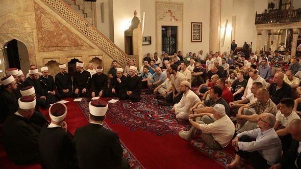 Svečani program u džamiji - Avaz