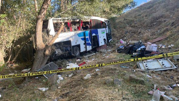 Stravična autobuska nesreća - Avaz