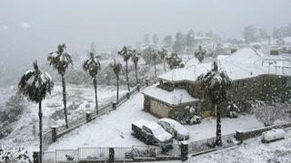 Sniježna oluja pogodila Kaliforniju: Stotine hiljada ljudi na udaru