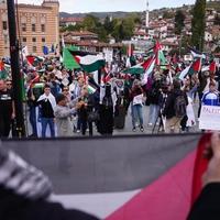 Foto / Hiljade ljudi na skupu podrške Palestini