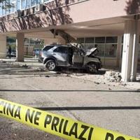 Teška nesreća u BiH: Zabio se autom u stub na ulazu u Univerzitetsku bolnicu i poginuo