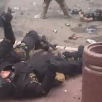 Dramatičan snimak s Kosova: Pripadnici KFOR-a povrijeđeni ležali na ulici