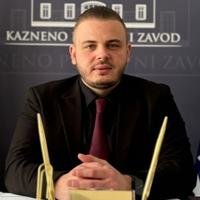 Rusmir Isak tvrdi da njegovu porodicu pokušavaju diskreditovati jer nije unaprijedio sina Redže Kahrića