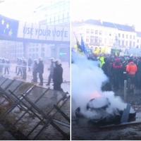 Dramatični prizori ispred Evropskog parlamenta: Poljoprivrednici palili gume i sijeno, policija ih tjera vodom