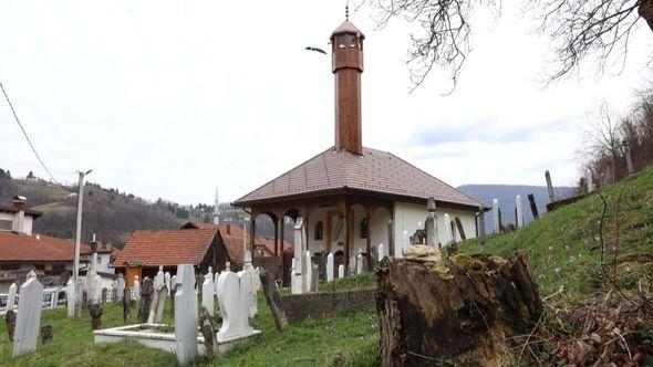 Atik džamija - Avaz