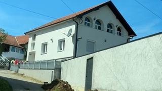 Video / Pogledajte zidine oko kuće Dalile Dragojević, učesnice rijalitija, u rodnom Šepku