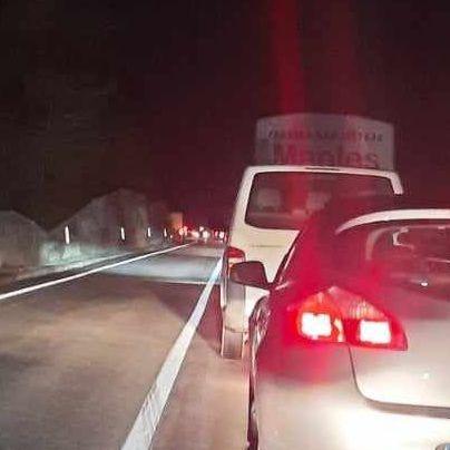 Saobraćajna nesreća u Jablanici: Automobil udario u zaštitnu ogradu, stvaraju se gužve