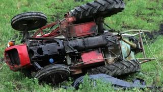 Muškarac teško povrijeđen u padu s traktora na lokalnom putu u Kamenici