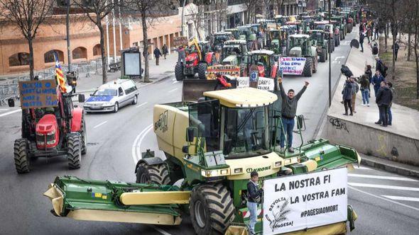Španski farmeri blokirali autoputeve - Avaz