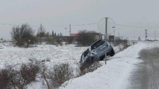 Još jedno vozilo sletjelo s ceste zbog snijega, budite oprezni