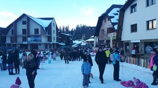Sve krcato turistima: Građani na Vlašiću uživaju u snijegu