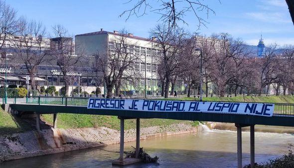 Poruka na jednom od mostova - Avaz