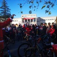 U Mostaru održana tradicionalna vesela biciklijada Djeda Mrazova