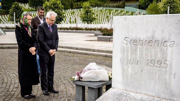 Ambasador Marfi odao počast žrtvama genocida u Srebrenici - Avaz