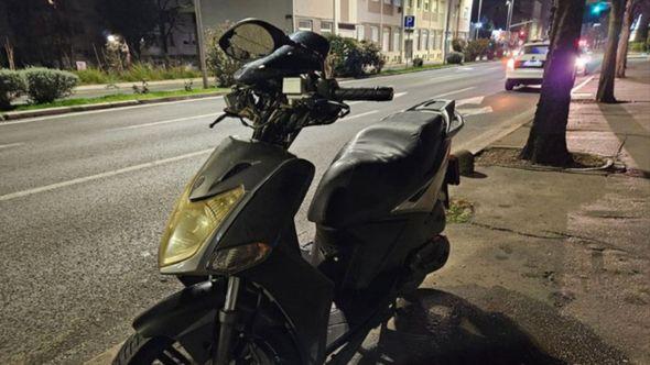 Motocikl na mjestu nesreće - Avaz