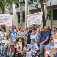 U Podgorici održan protest za spas Instituta "Dr Simo Milošević"