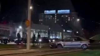 Saobraćajna nesreća na Stupu: Automobil završio na tramvajskim šinama, stvorile se gužve
