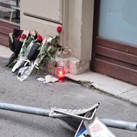 Na mjestu gdje je stradala mlada doktorica Azra Spahić građani polažu cvijeće i pale svijeće