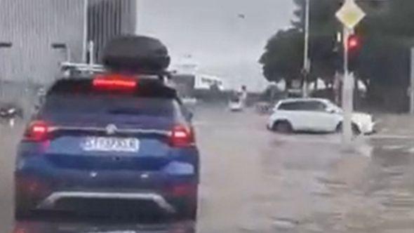 Poplavljene ulice u Splitu - Avaz