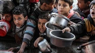 Izrael nastavio smrtonosno bombardiranje: 2,2 miliona ljudi na rubu gladi u Gazi