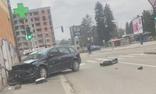 Udes automobila u Doboju: Jedna osoba povrijeđena 