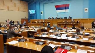 Poslanici u NSRS osudili Milanovićevo odlikovanje brigade HVO-a