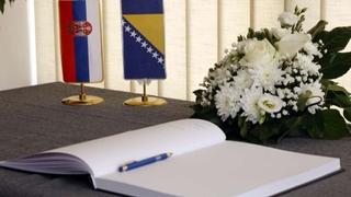 U Ambasadi Srbije u Sarajevu otvorena knjiga žalosti