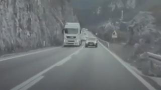 Video / Opasna vožnja na bh. cesti, sekunde su dijelile od užasnog sudara