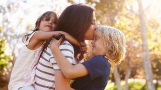 Pet načina putem kojih dijete poručuje da mu nedostaje ljubavi i pažnje
