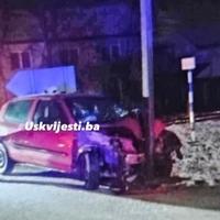 Poginuo vozač iz Bihaća: Automobilom udario u stub ulične rasvjete