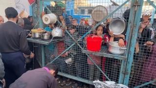 Video / Palestinci u Pojasu Gaze se bore protiv gladi tokom izraelskih napada
