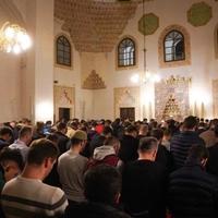Stotine vjernika u Begovoj džamiji obilježilo Lejletul-Bedr