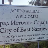 Tabla na ulazu u Istočno Sarajevo išarana uvredljivim porukama