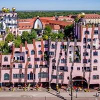 Stambena zgrada u Njemačkoj kojoj na krovu raste 9 hiljada grmova