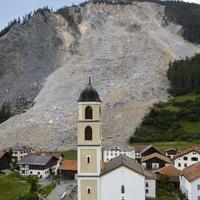 Veliki odron u švicarskom selu: Stanovnici evakuisani, kamenje se zaustavilo u neposrednoj blizini kuća