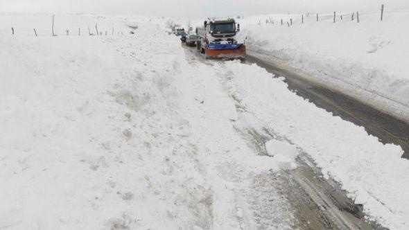 Sjenica: Putevi teško prohodni zbog snijega - Avaz