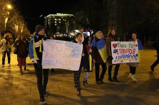 Kosovo: Ukrajinski novinari marširali i zapalili svijeće za žrtve rata
