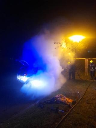 U Banjoj Luci večeras gorio automobil: Nije bilo povrijeđenih osoba