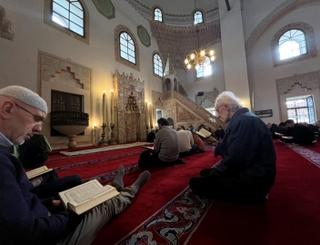 "Avaz" na licu mjesta: Mukabela u Gazi Husrev-begovoj džamiji u Sarajevu